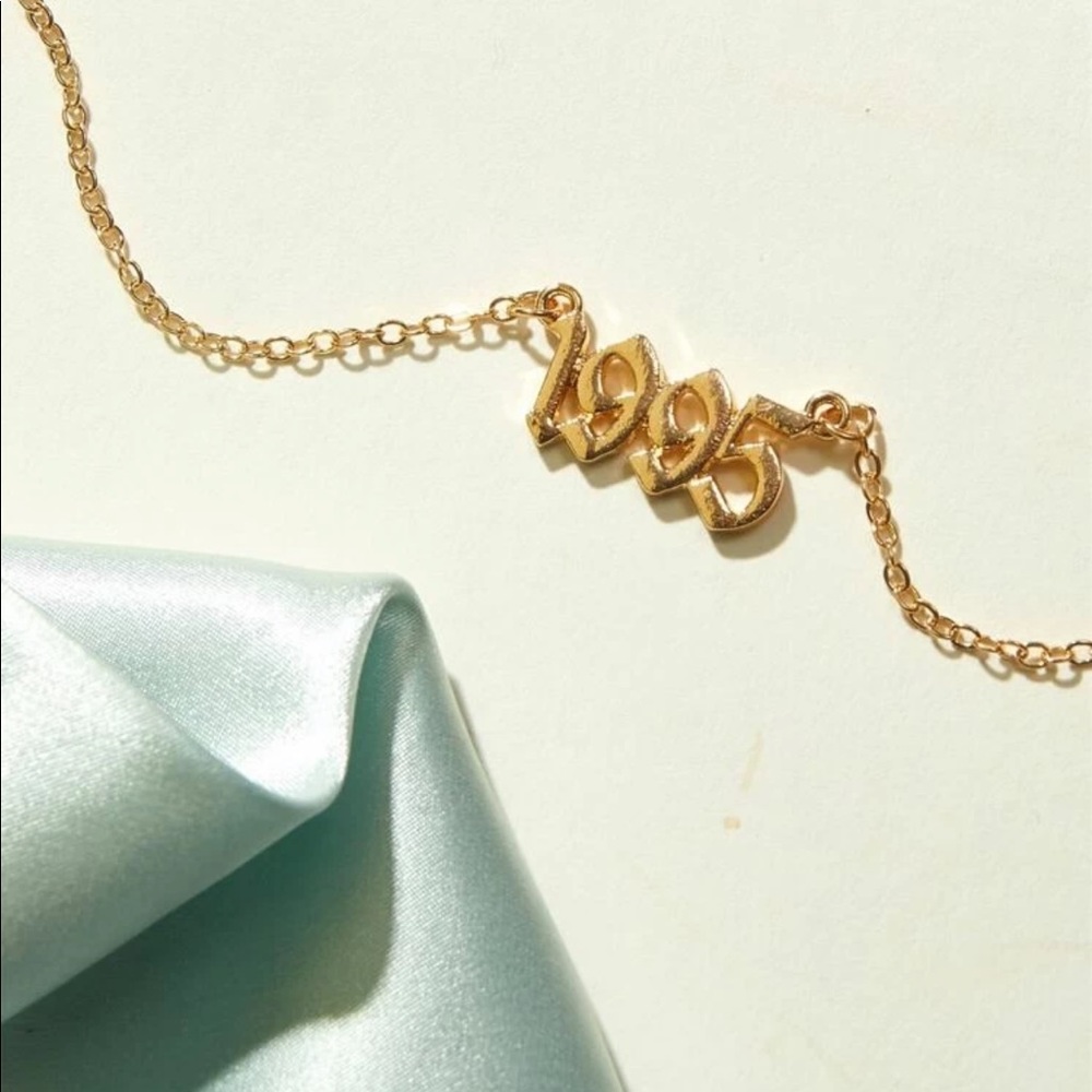 1995 Birth Year Gothic Font Necklace - Picture 5 of 6